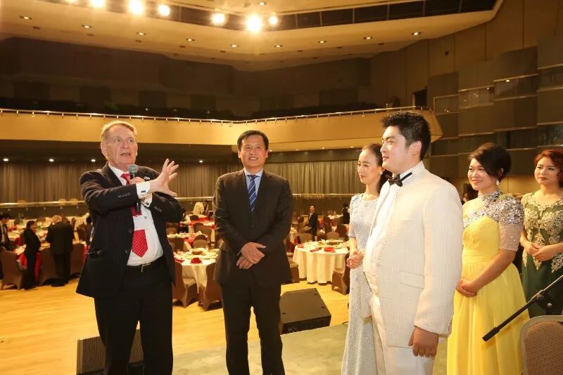 鲁泰集团董事长_国岳集团董事长图片(2)